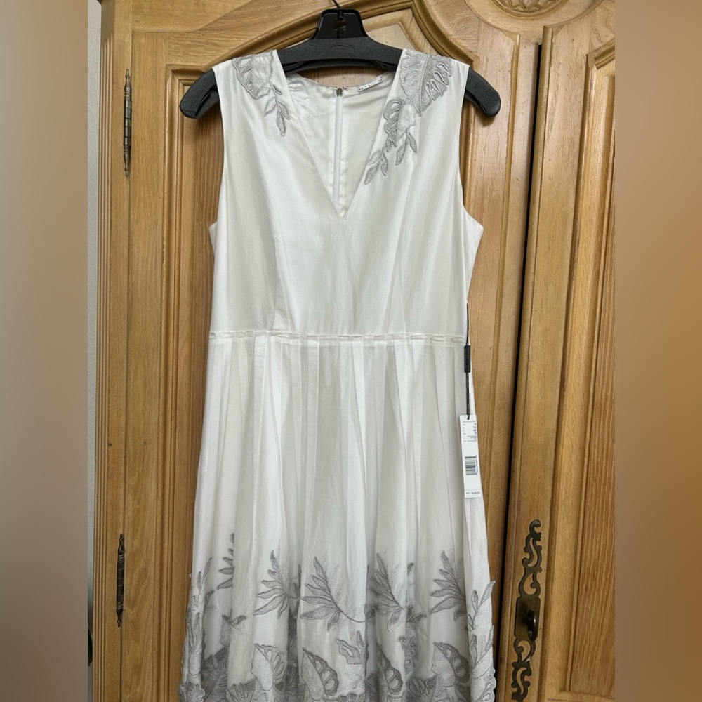 NWT ELIE TAHARI Size 8 White 100% Cotton Dress with Silver Appliqués